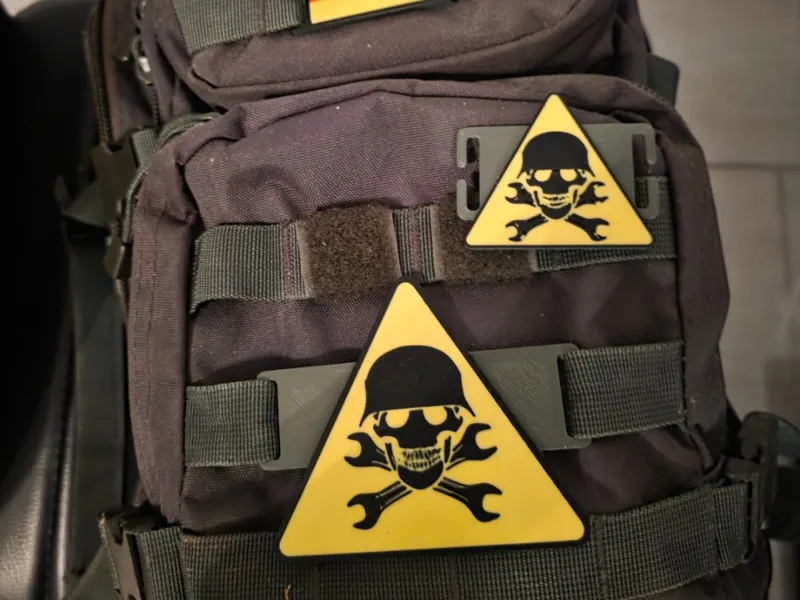 Totenkopf mit Schraubenschlüssel Molle Patch
