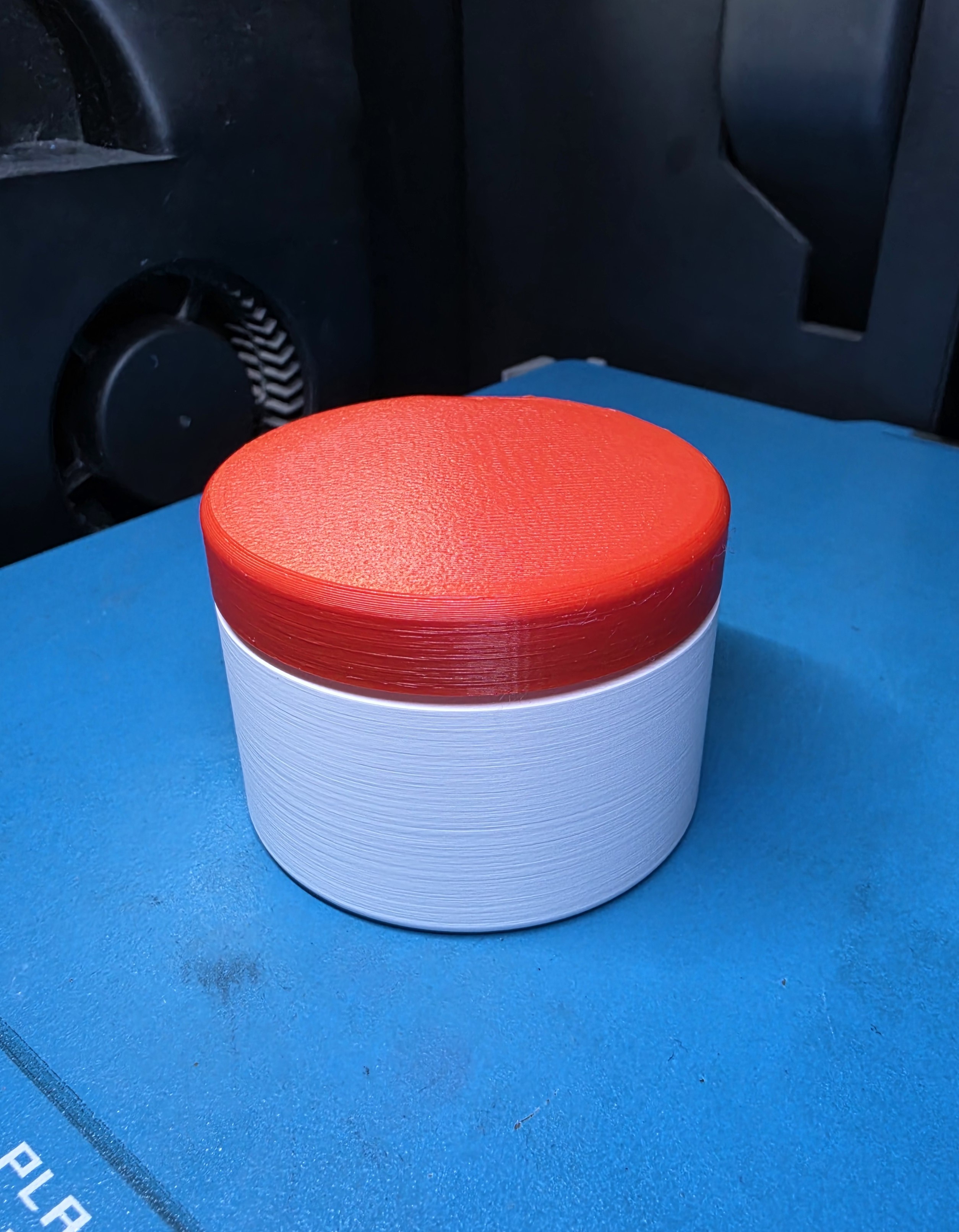 Miniatura 2 do modelo 3D Container with screw lid