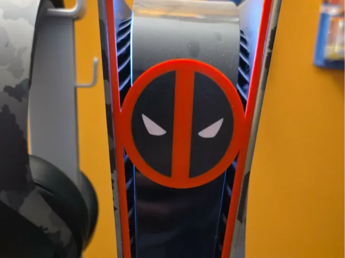 Deadpool PS5 Faceplate Decoration
