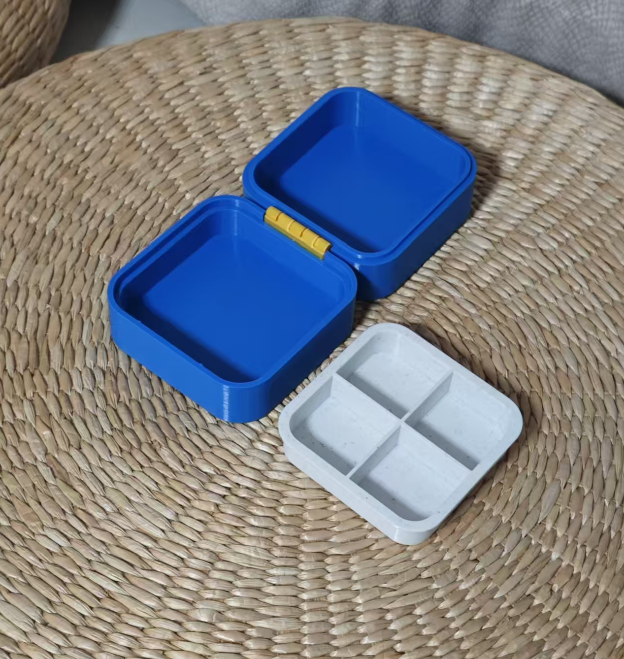 Miniatura 3 do modelo 3D 一堆药 药盒 逃离鸭科夫 100*100*60mm