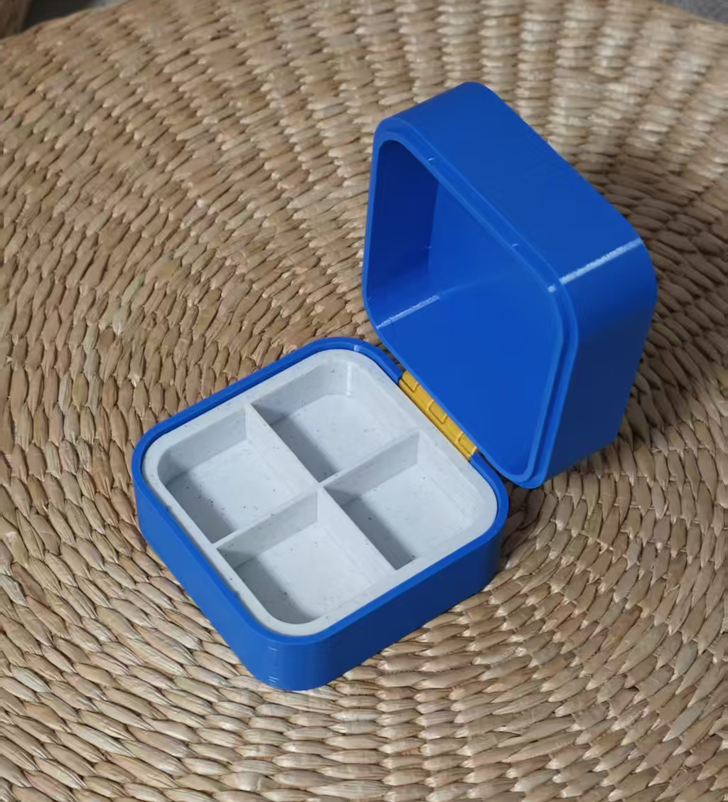 Miniatura 4 do modelo 3D 一堆药 药盒 逃离鸭科夫 100*100*60mm