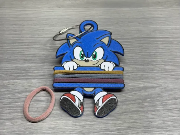 Accesorio para sujetar ligas de cabello: Sonic the Hedgehog Hair Tie Holder. Referencia del modelo original.