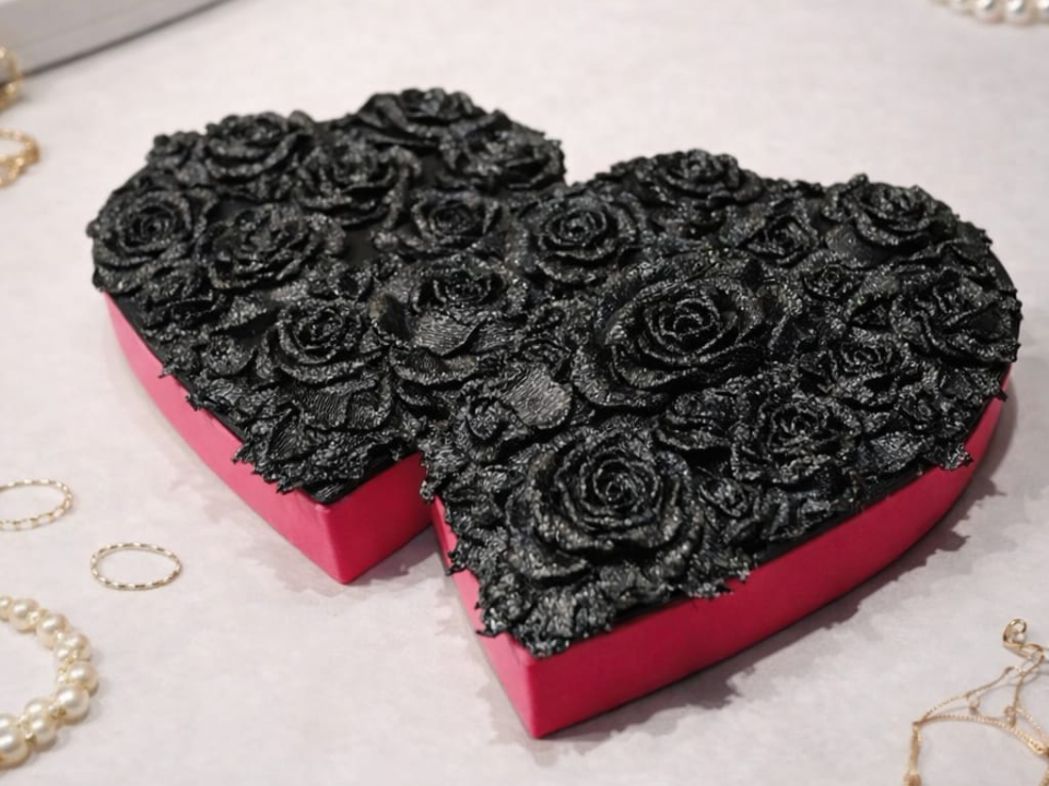 Herz förmige Schmuck Box mir Rosen Deckel