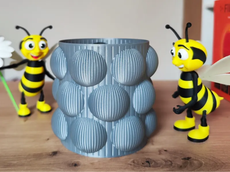 Flower pot with bubbles