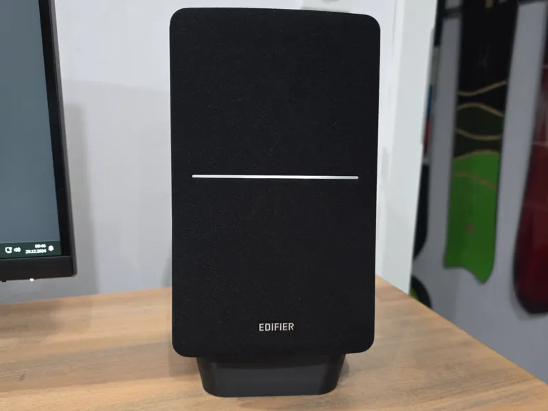 10° stand with hidden cable for Edifier R1280DB