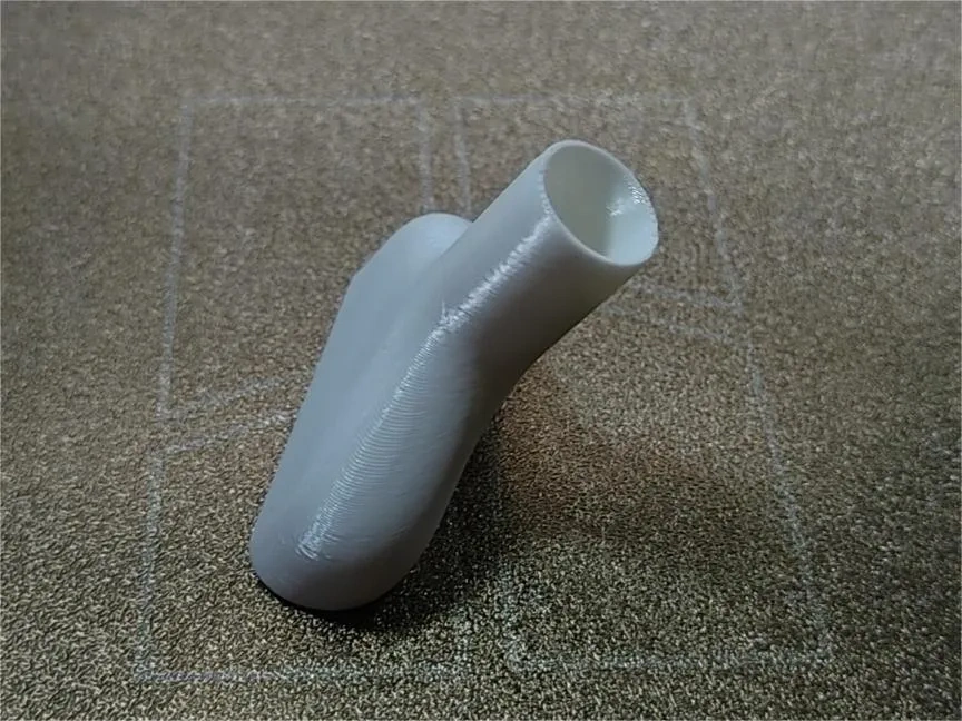 Miniatura 4 do modelo 3D 长嘴洒水壶