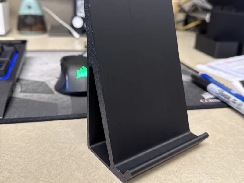 Sleek & Simple Phone Holder 