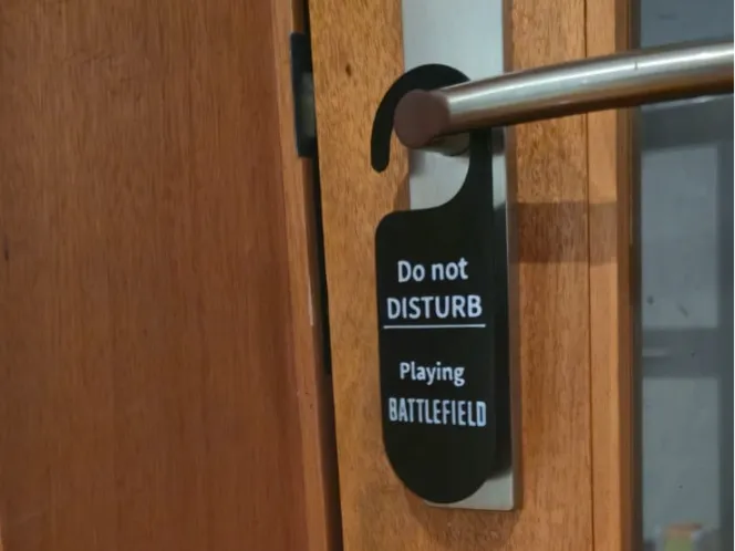 “DO NOT DISTURB” DOOR SIGN – BATTLEFIELD EDITION