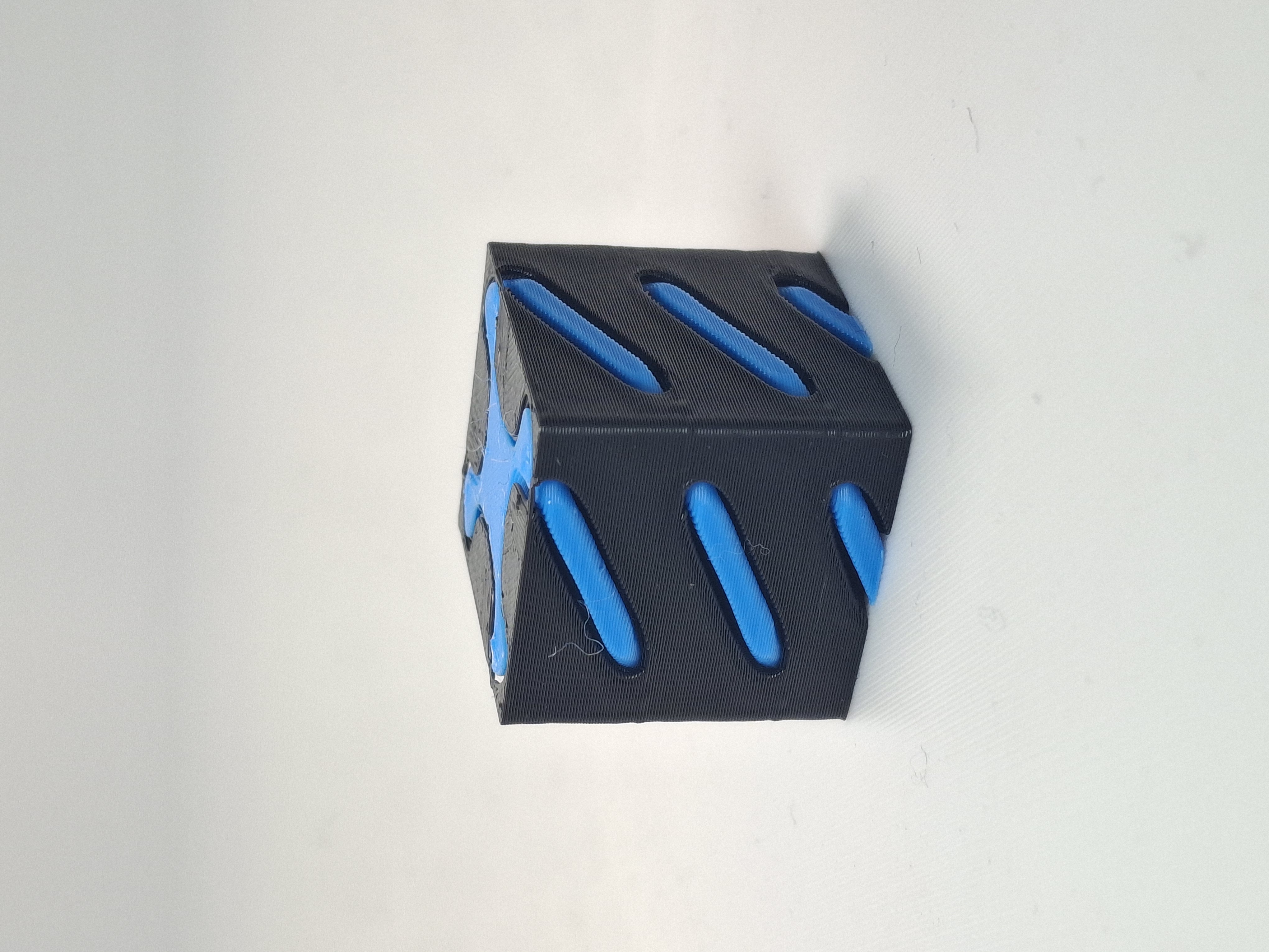 Miniatura 2 do modelo 3D Cube Impossible Passthrough Fidget 