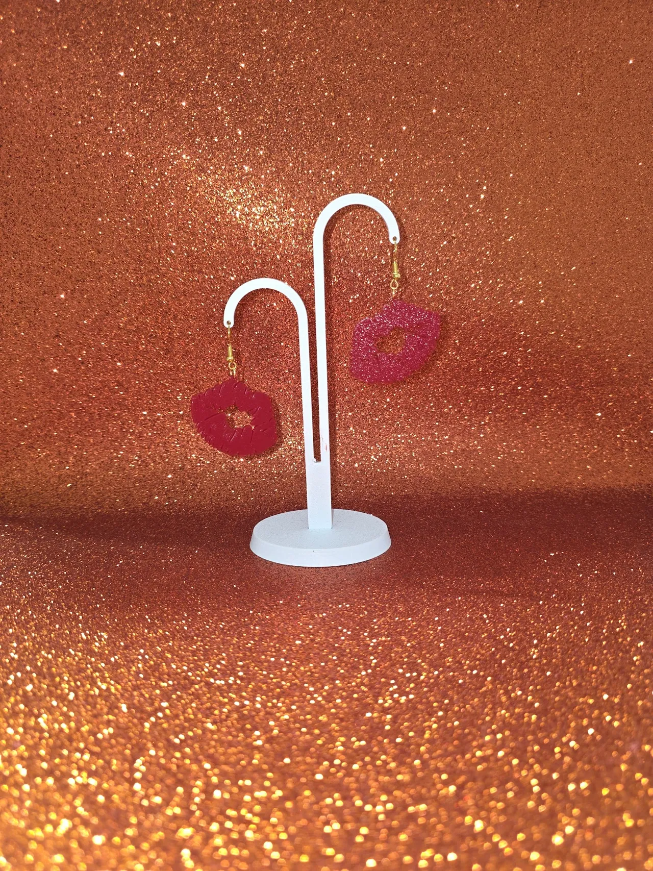 Kiss heart earrings view 3