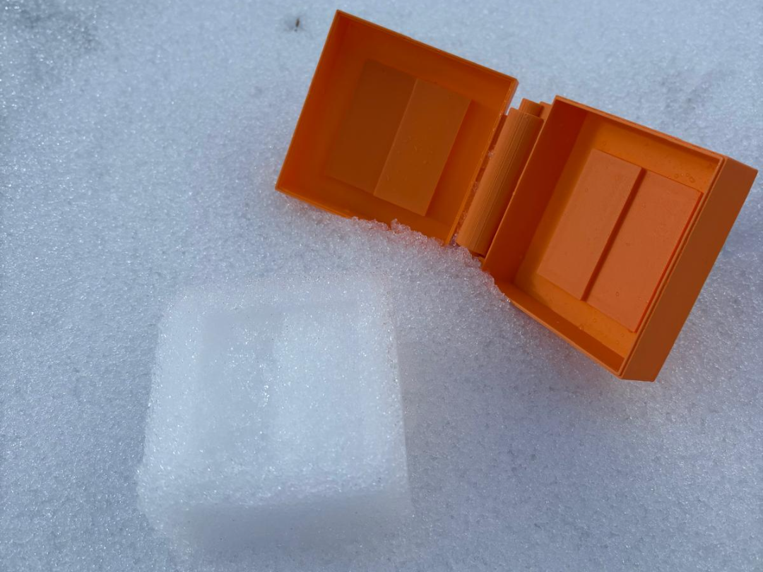 Noggles snow/sand maker