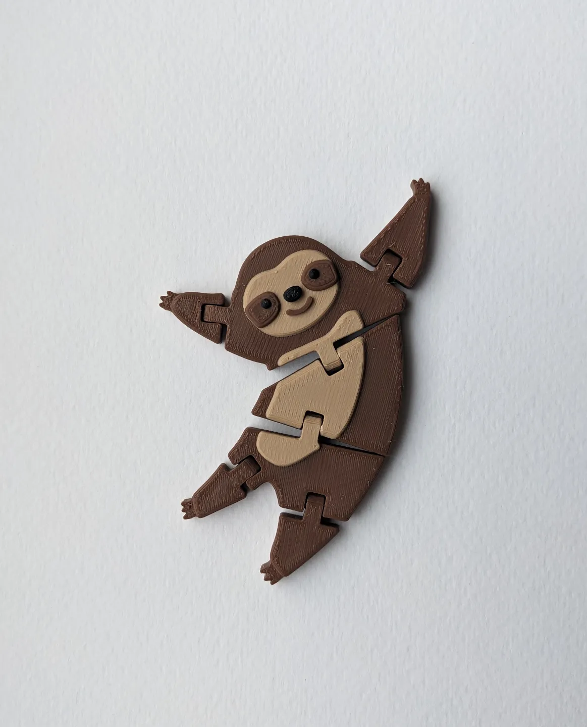 Articulated Sloth & Keychain  by Team Guapos MakerWorld: Download Free 3D Models - 3D model önizlemesi