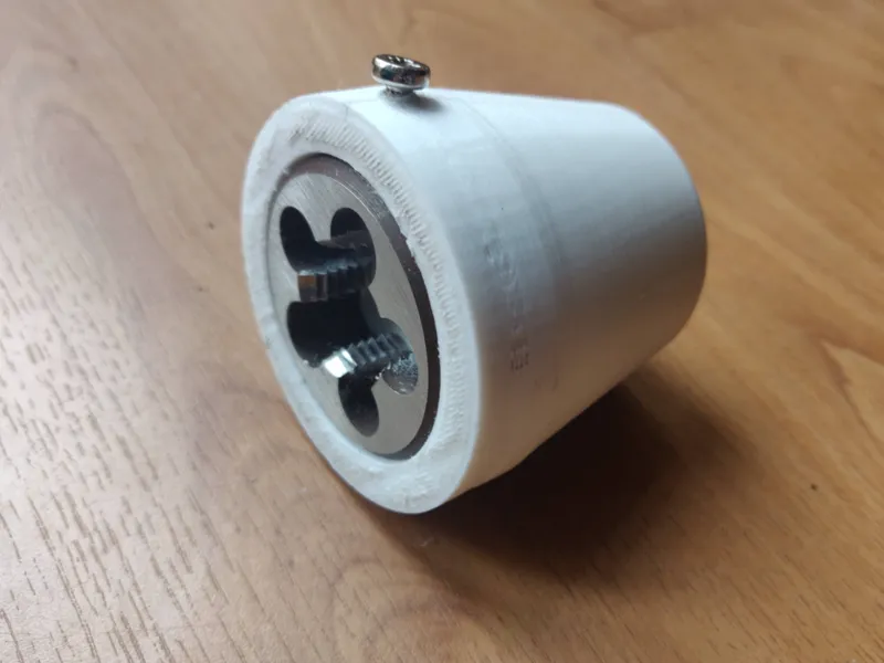 Die Holder - align pipe perpendicular to the die