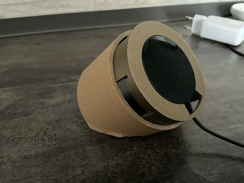 EmptySpool Megsafe cardboard charger stand