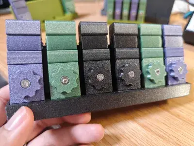 Miniatura 4 do modelo 3D 张力可调节的砂纸夹 28分钟10g 全打印无五金 提供收纳架