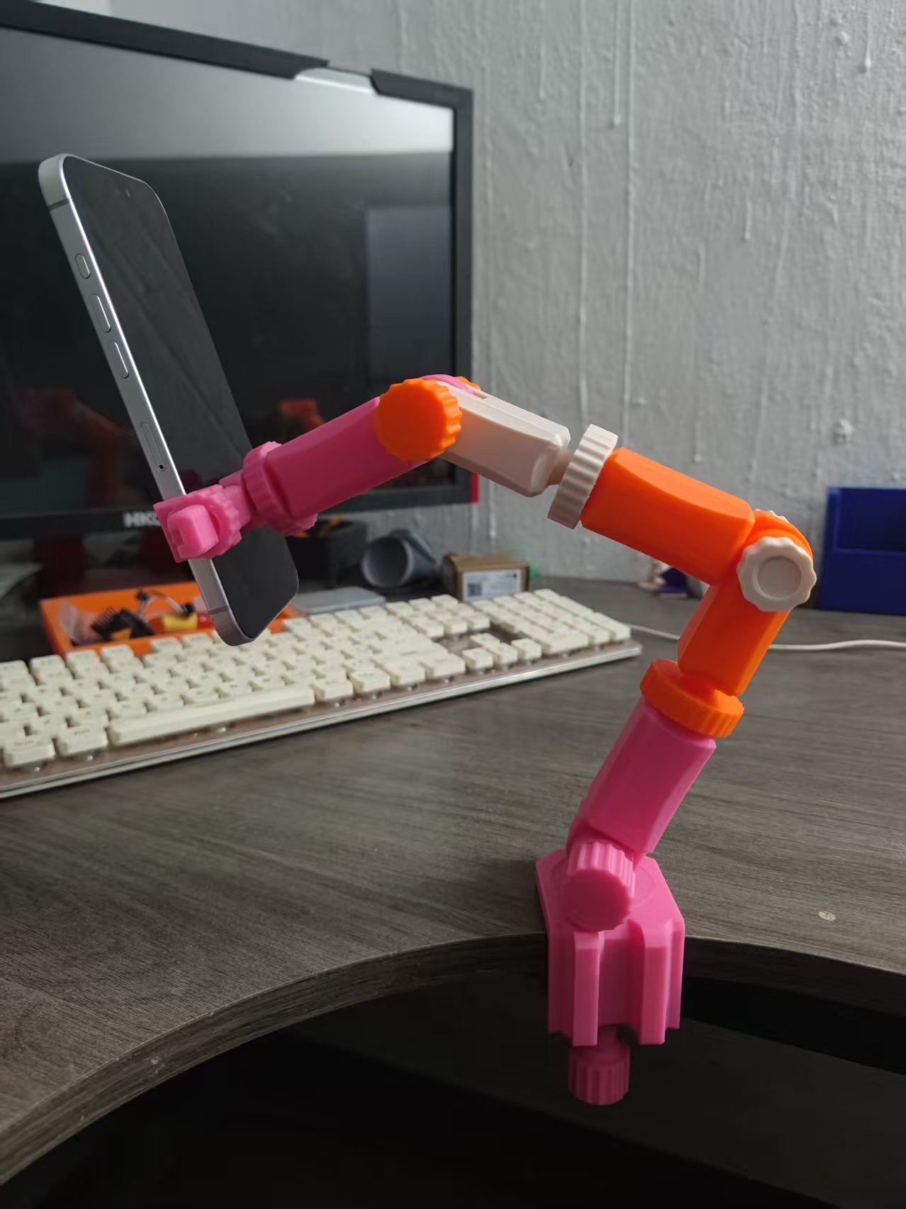 Miniatura 2 do modelo 3D 机械臂-手机支架