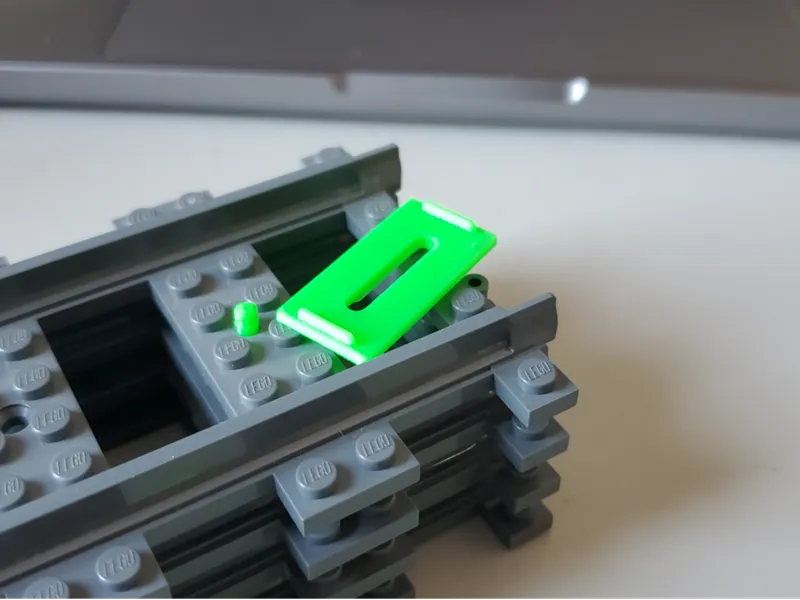 Building Toy Track Holder Pin and Clip Holder