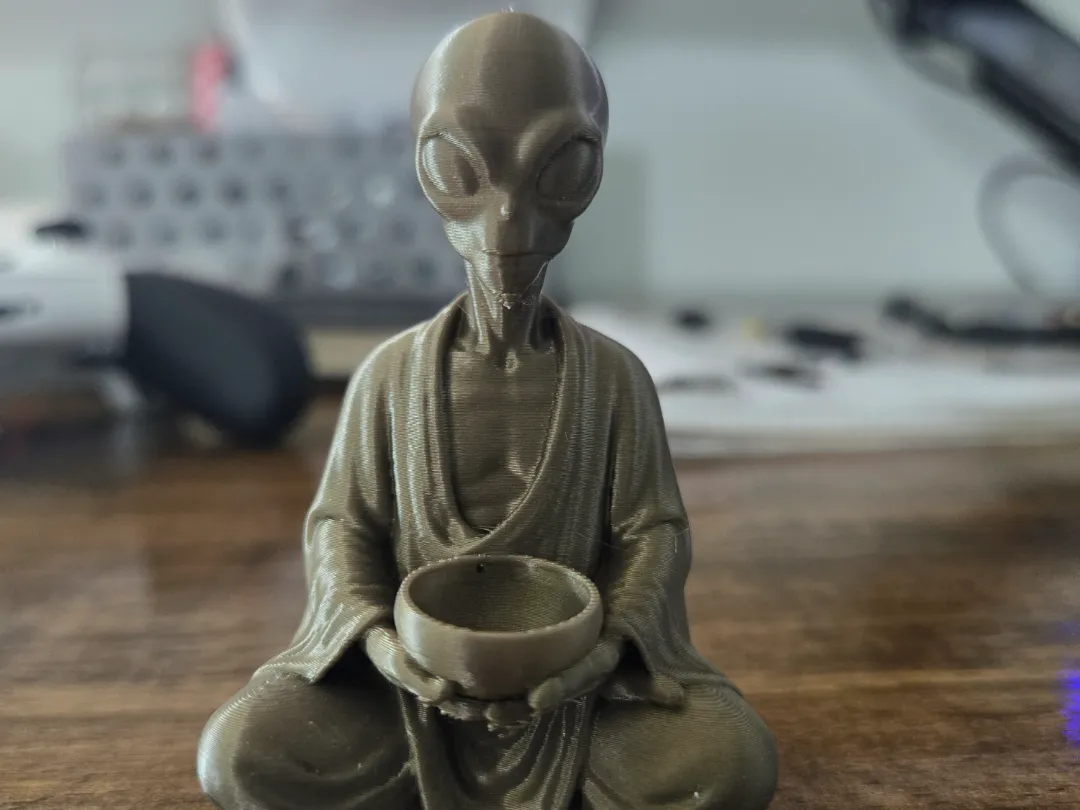 Bouddha alien — cache-pot