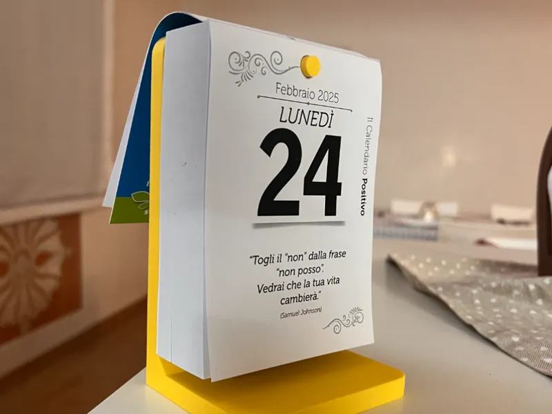 Desk Calendar Holder