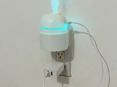 Humidifier plug holder