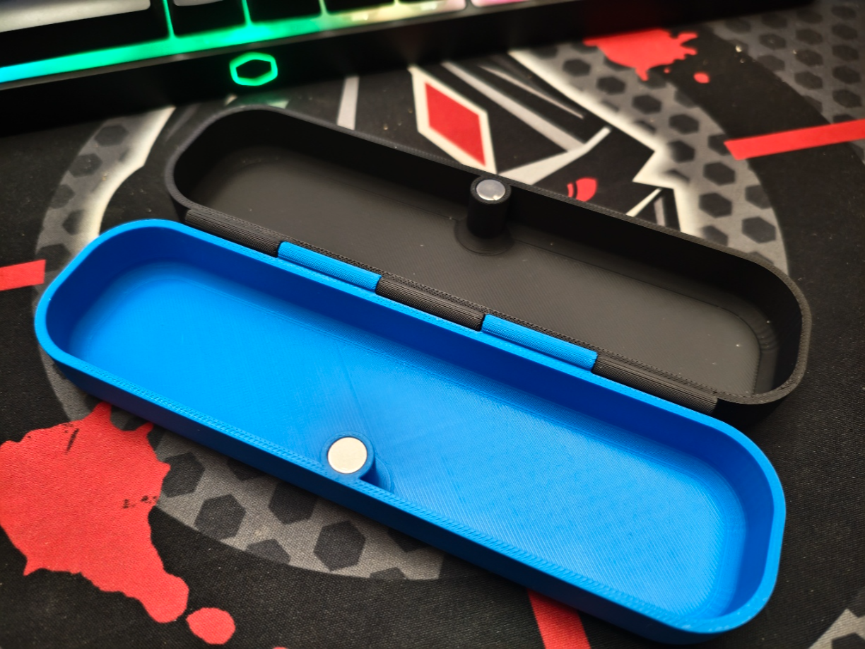 Compact glasses case