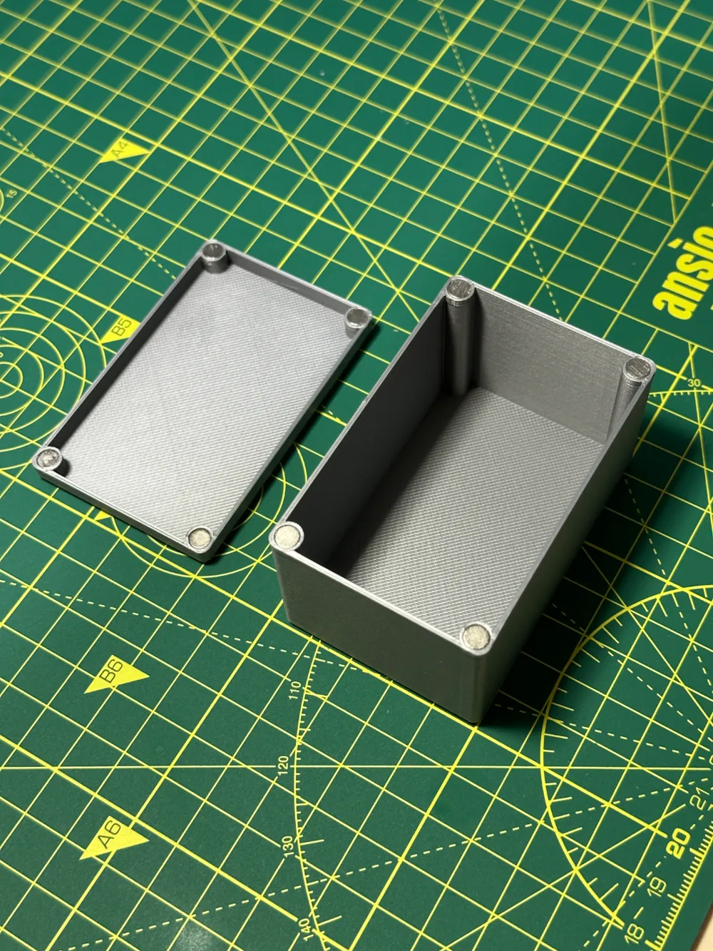 Small box with magnets - Free 3D Print Model - MakerWorld