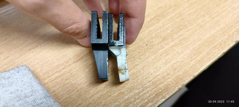 Renault Scenic window holder