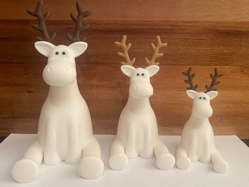 Cute sitting reindeer (multi-part)