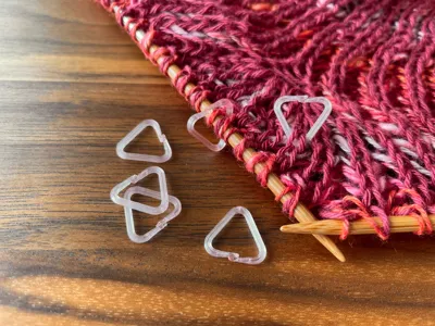 Triangle stitch marker