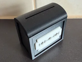 Box for used razors
