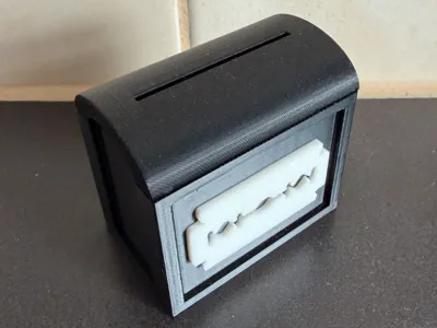 Box for used razors