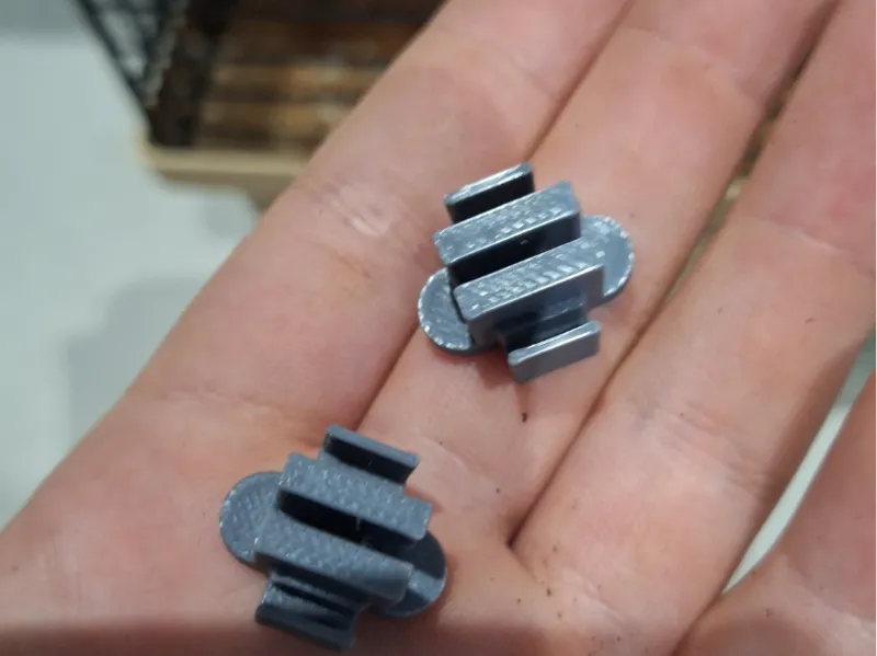 holder for a hamster cage on a platform