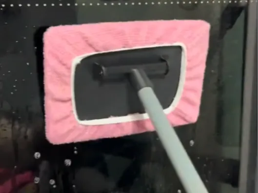 glass windshield cleaner