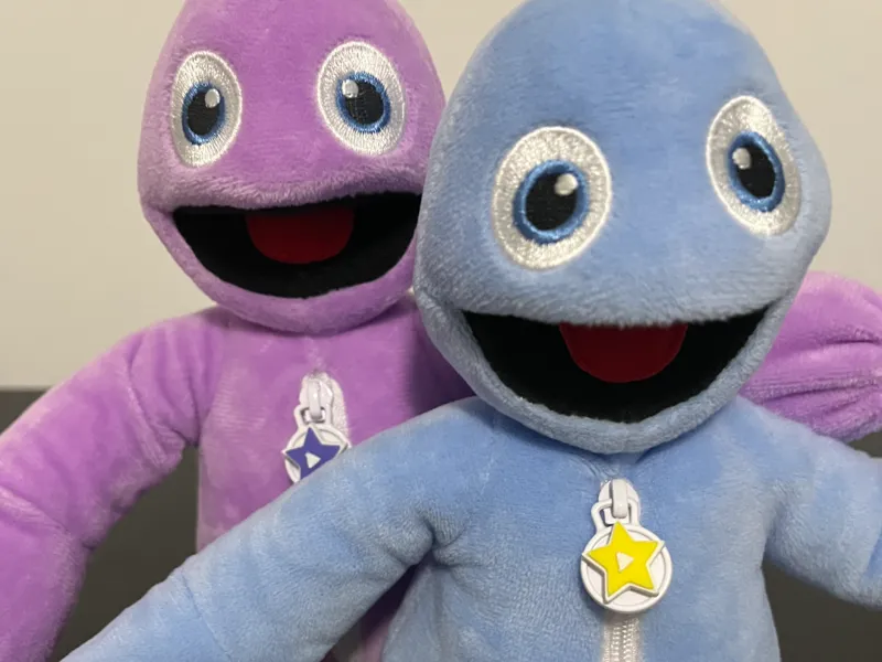 YEEPS PLUSH, star program/creator Snap on zipper
