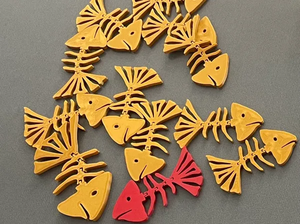 Squelette de poisson articulé — porte-clés