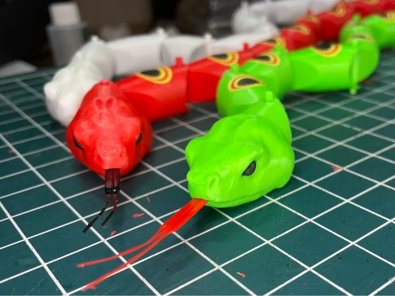 Retro Flexy Snake - 80s Icon