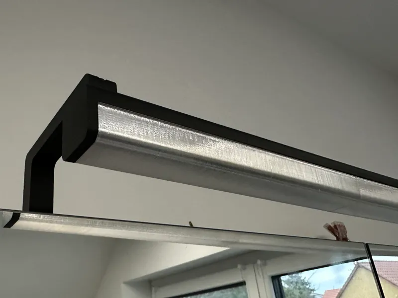 Lampe für Spiegelschrank