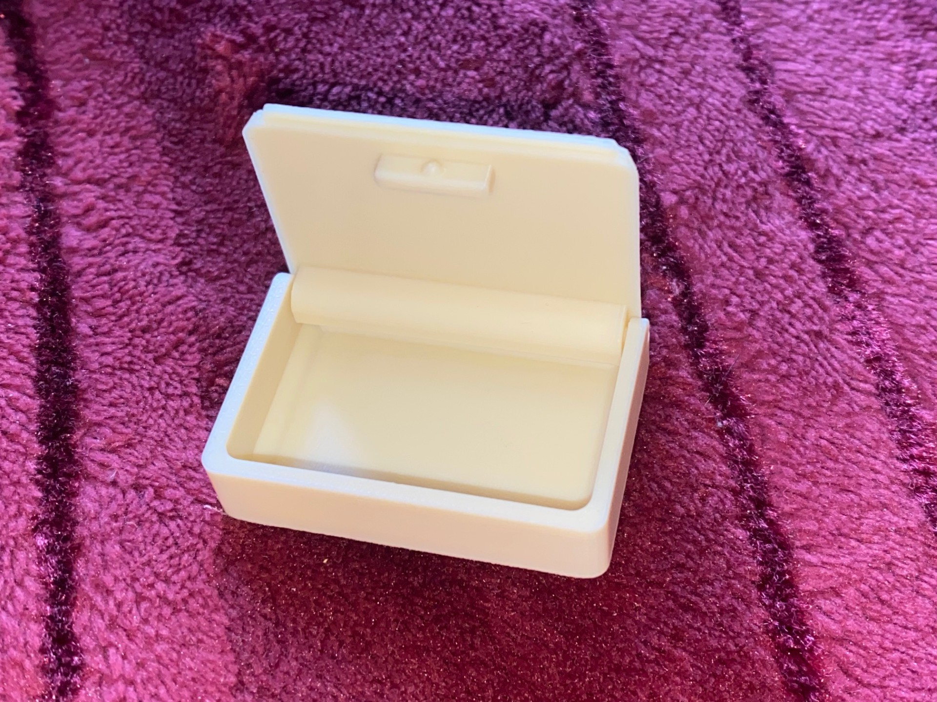 Miniatura 4 do modelo 3D Small HInged Container / Pill Box