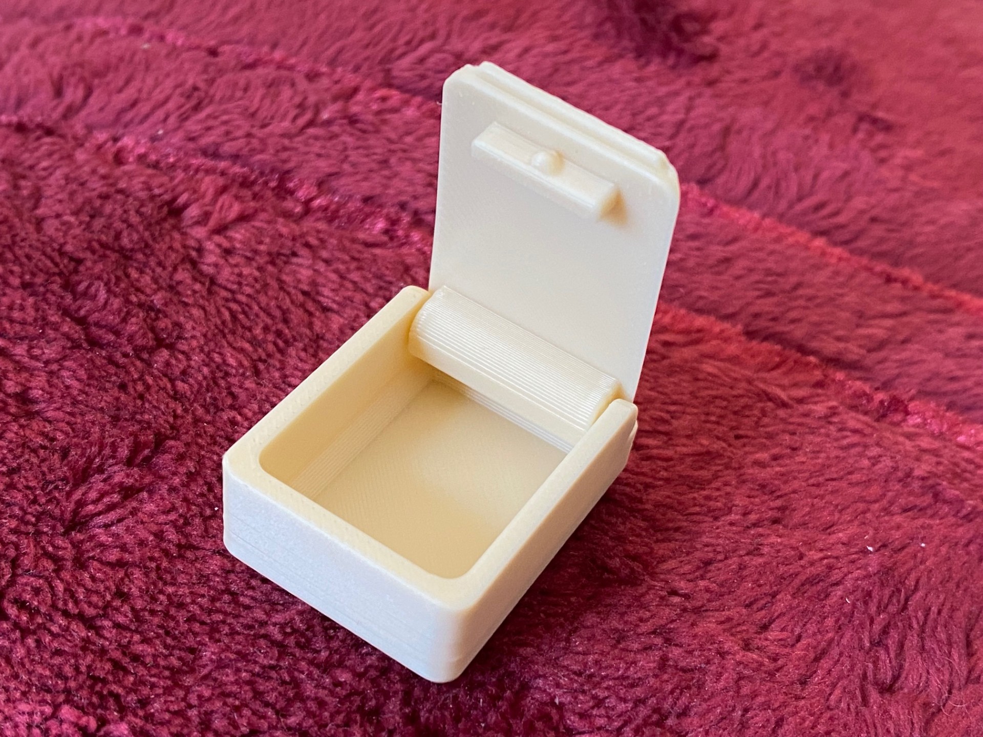 Miniatura 3 do modelo 3D Small HInged Container / Pill Box