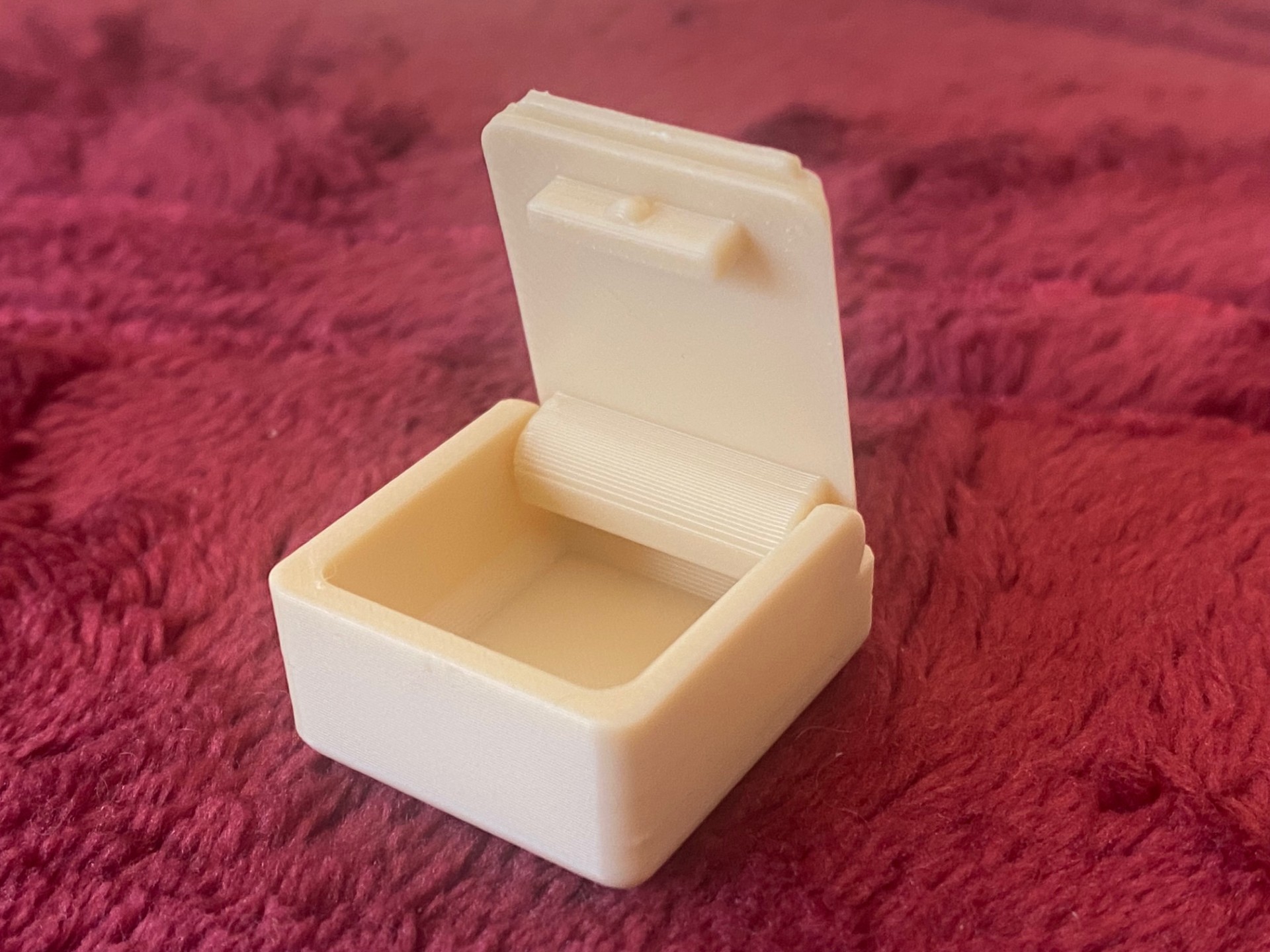 Miniatura 2 do modelo 3D Small HInged Container / Pill Box