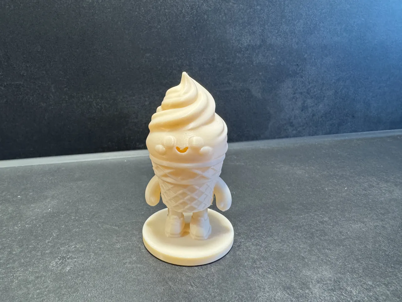 Eis Männchen Figur view 3
