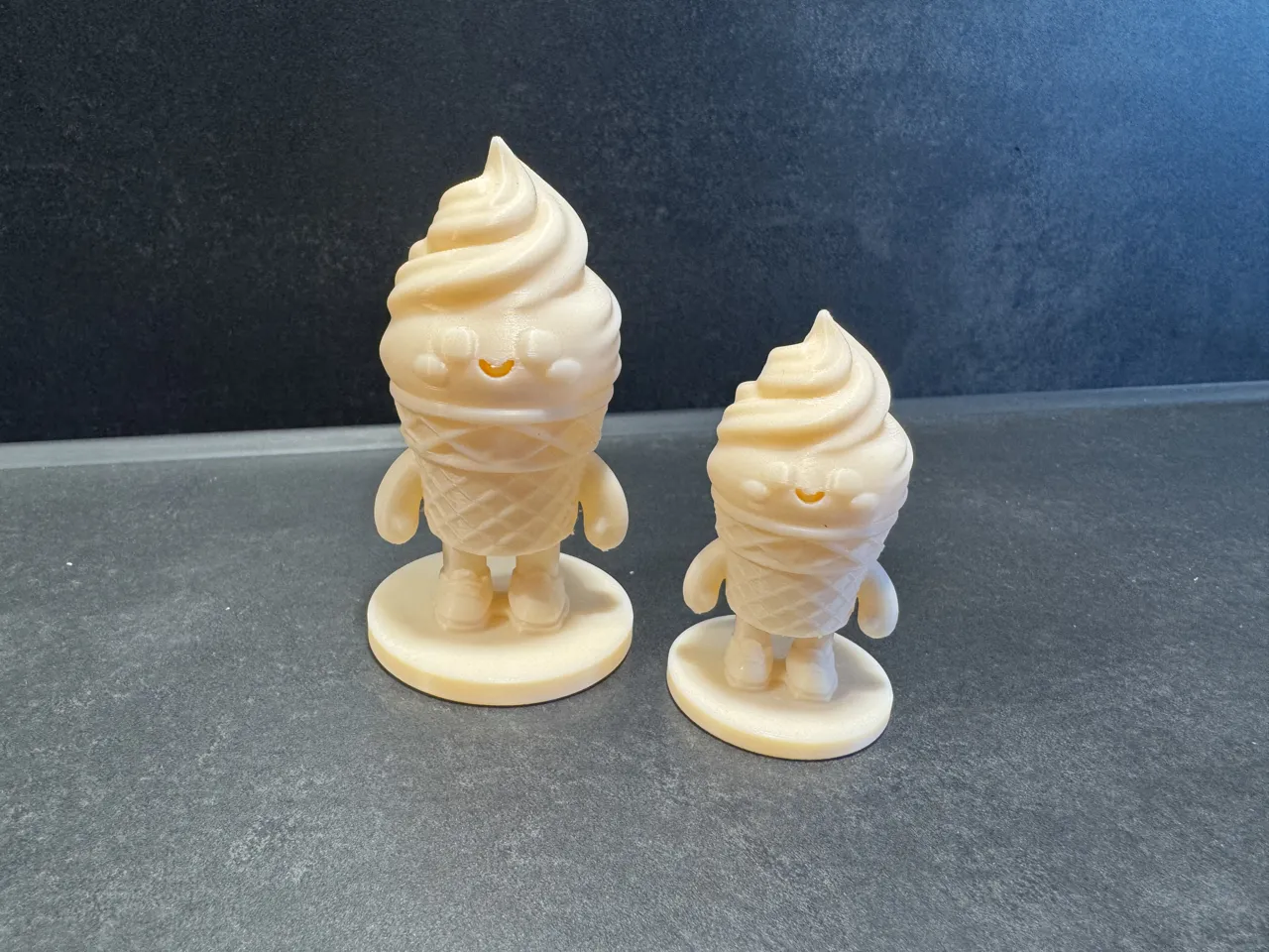 Eis Männchen Figur view 2