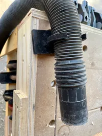Support de tuyau d'aspirateur pour établi (doghole 3/4 po) — photo 4