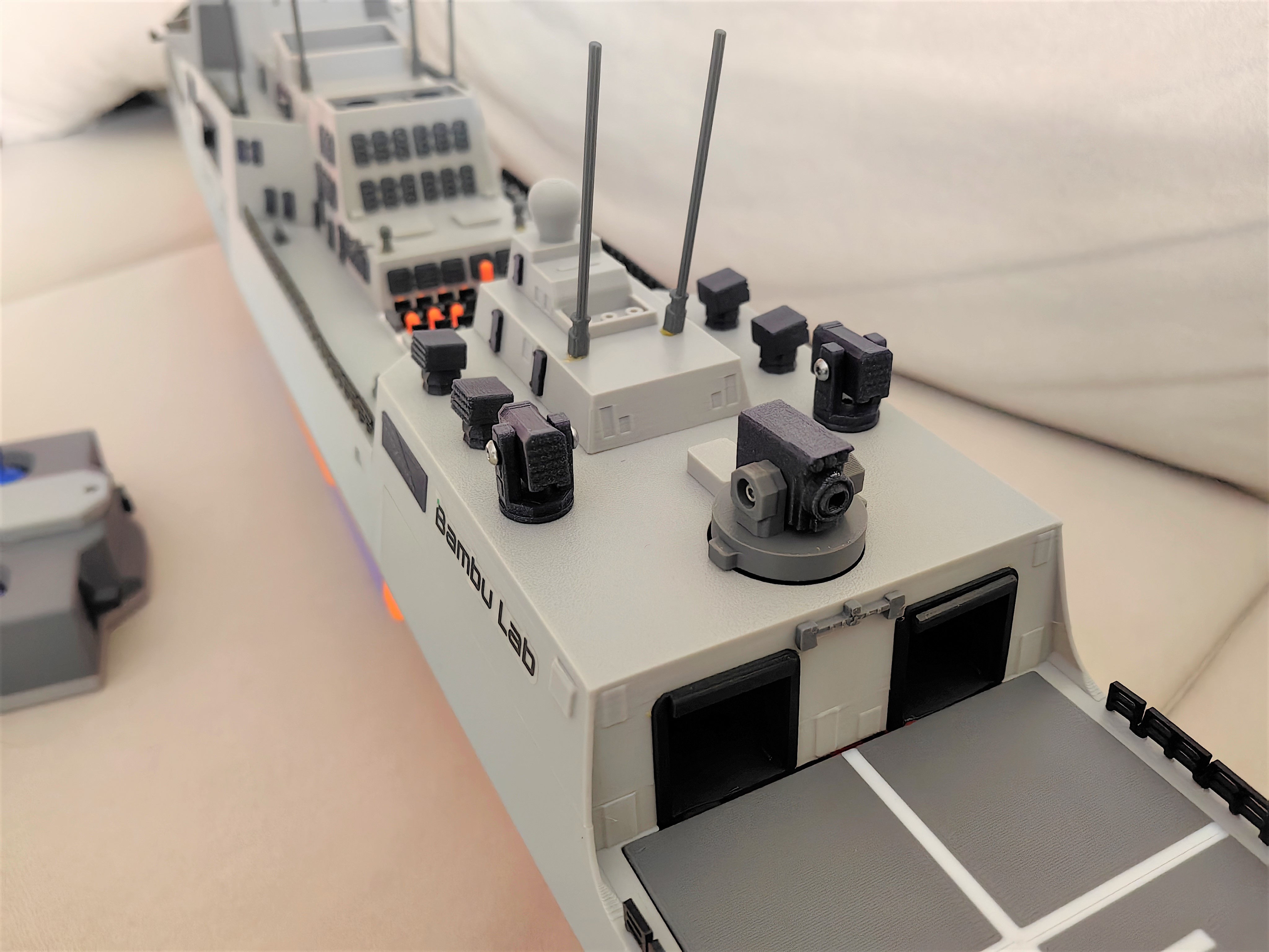 Miniatura 4 do modelo 3D 055驱逐舰-cyberbrick摇控版