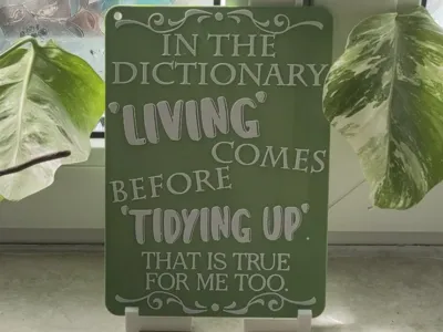 Wanddekoration 'Living comes before tidying up' 
