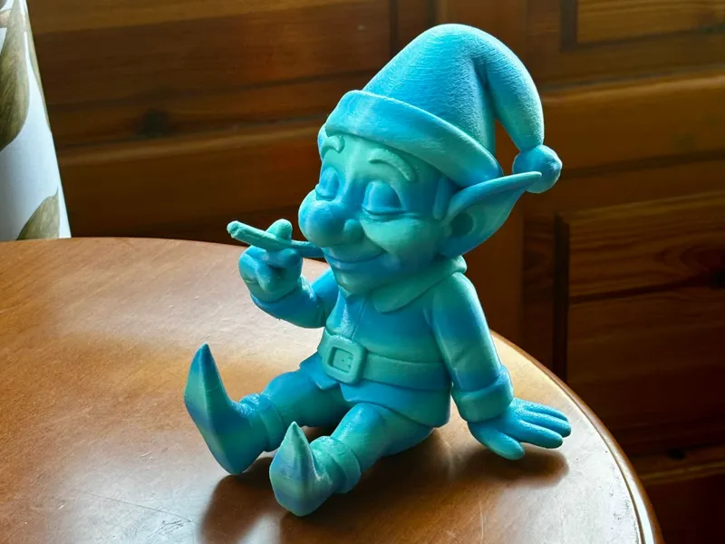 Elfo navidad fumador