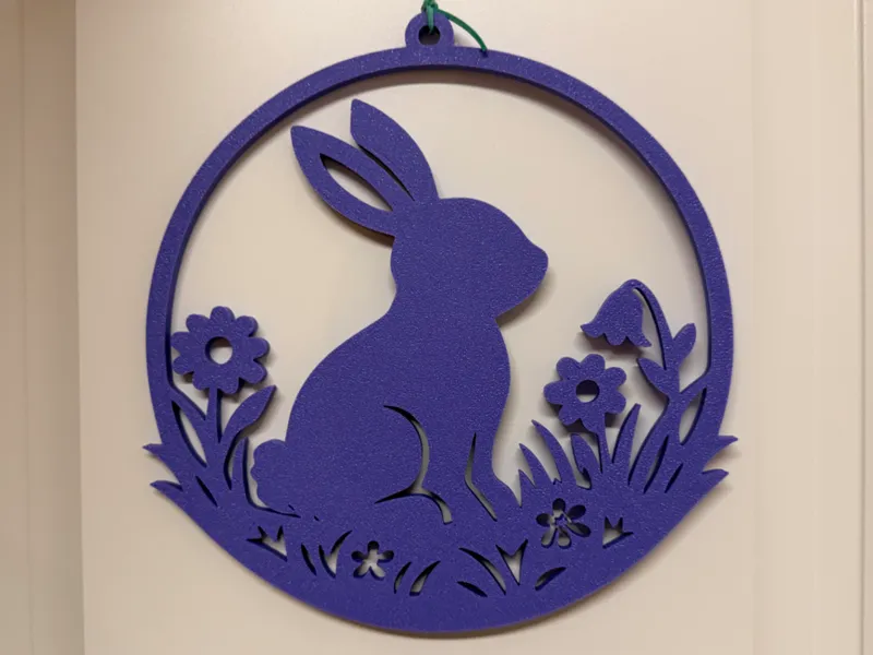 Osterdekoration – Hase im Frühlingskranz