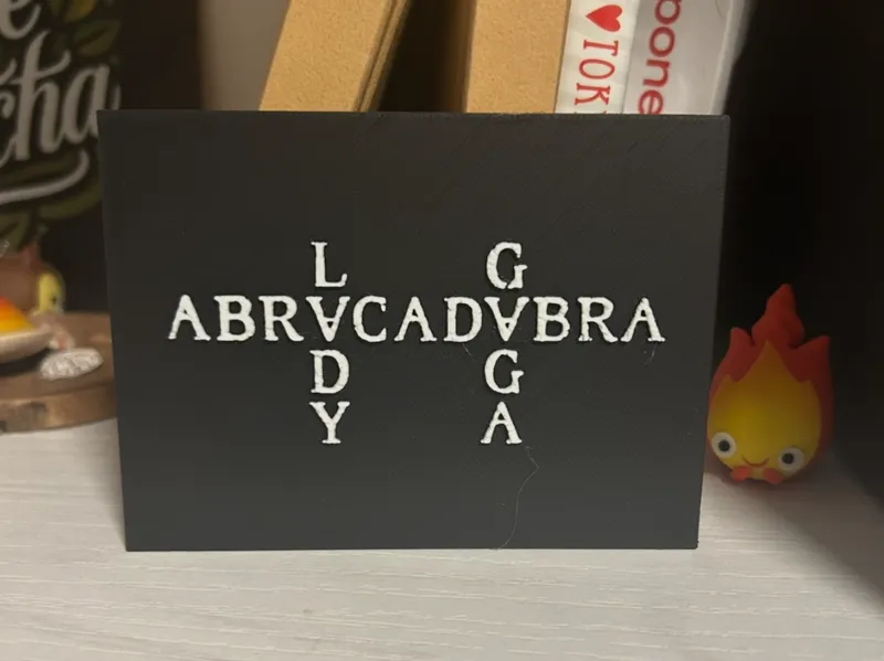 Lady Gaga - Abracadabra scritta