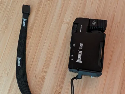 Wuben G5 keychain holder with magnetic snap