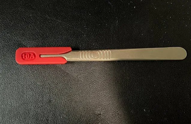 Scalpel Protector Swann Morton scalpel 10A blade protector cap - Free 3D Print Model ...